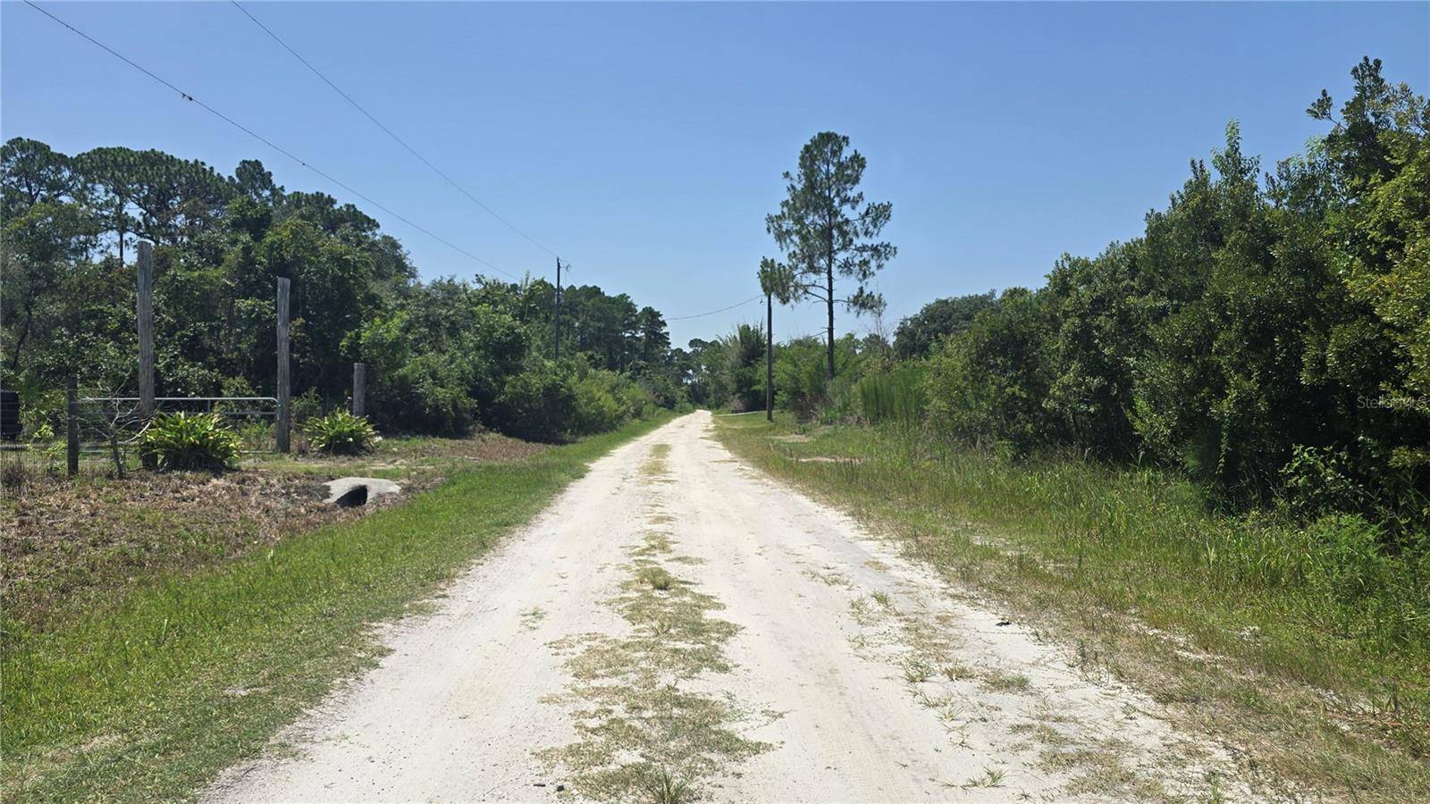 135 STARLIGHT RD, Crescent City, FL 32112