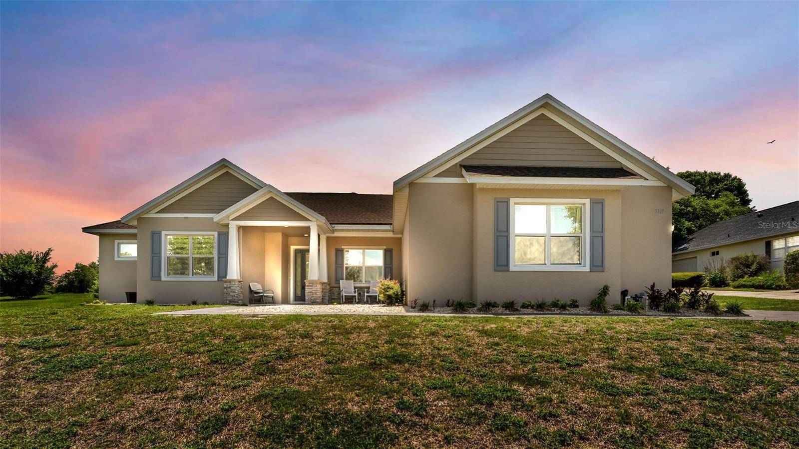 5701 CRESTVIEW DR, Lady Lake, FL 32159