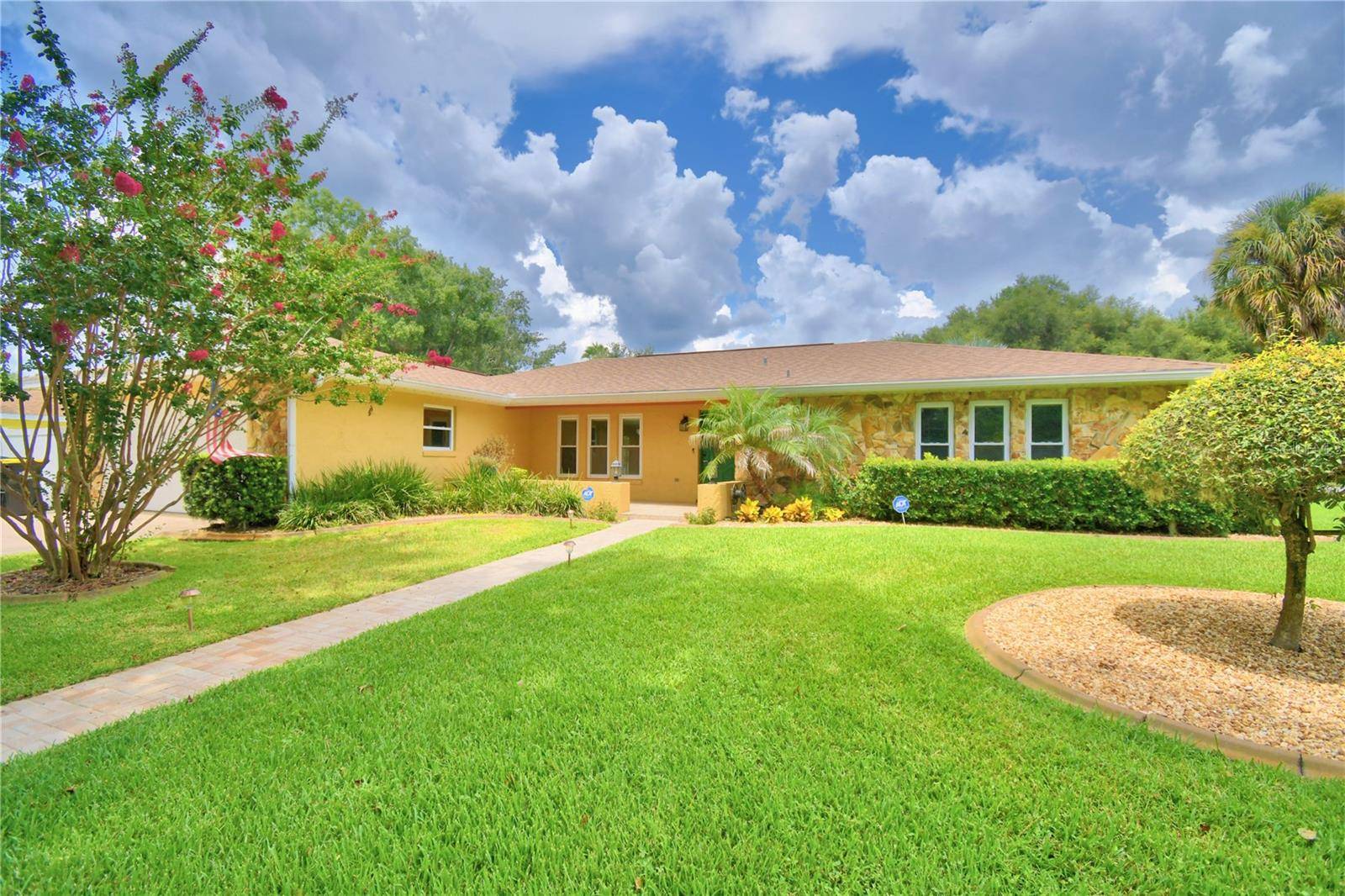 902 CRESTVIEW DR, Auburndale, FL 33823