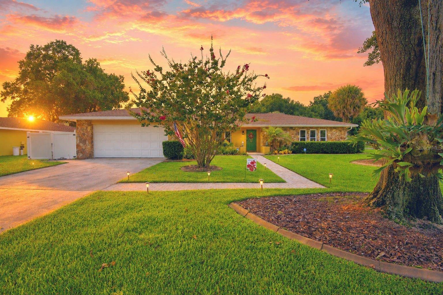 902 CRESTVIEW DR, Auburndale, FL 33823