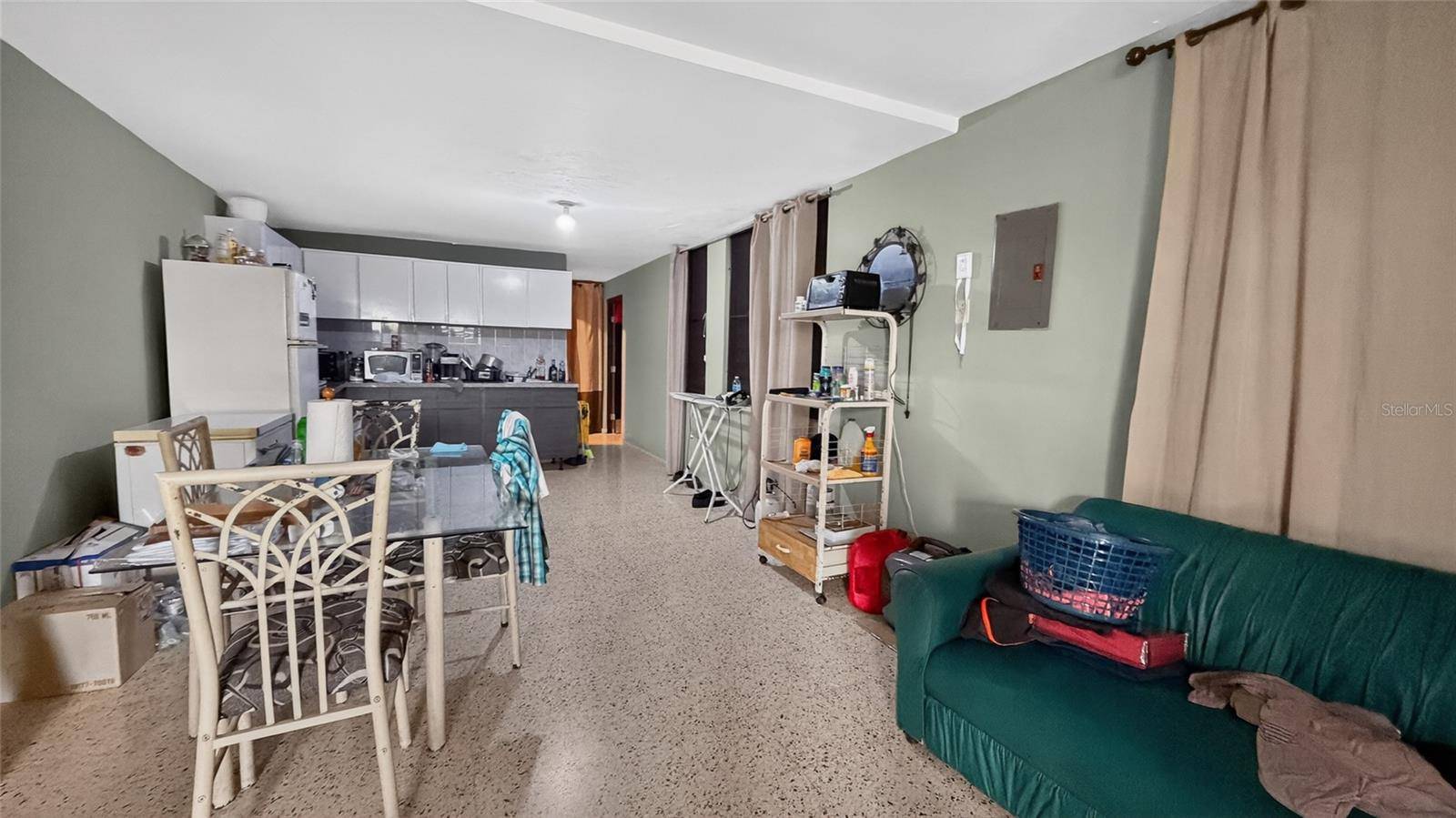 1 HNAS DAVILA, BETANCES ESQ A D, Bayamon, PR 00959