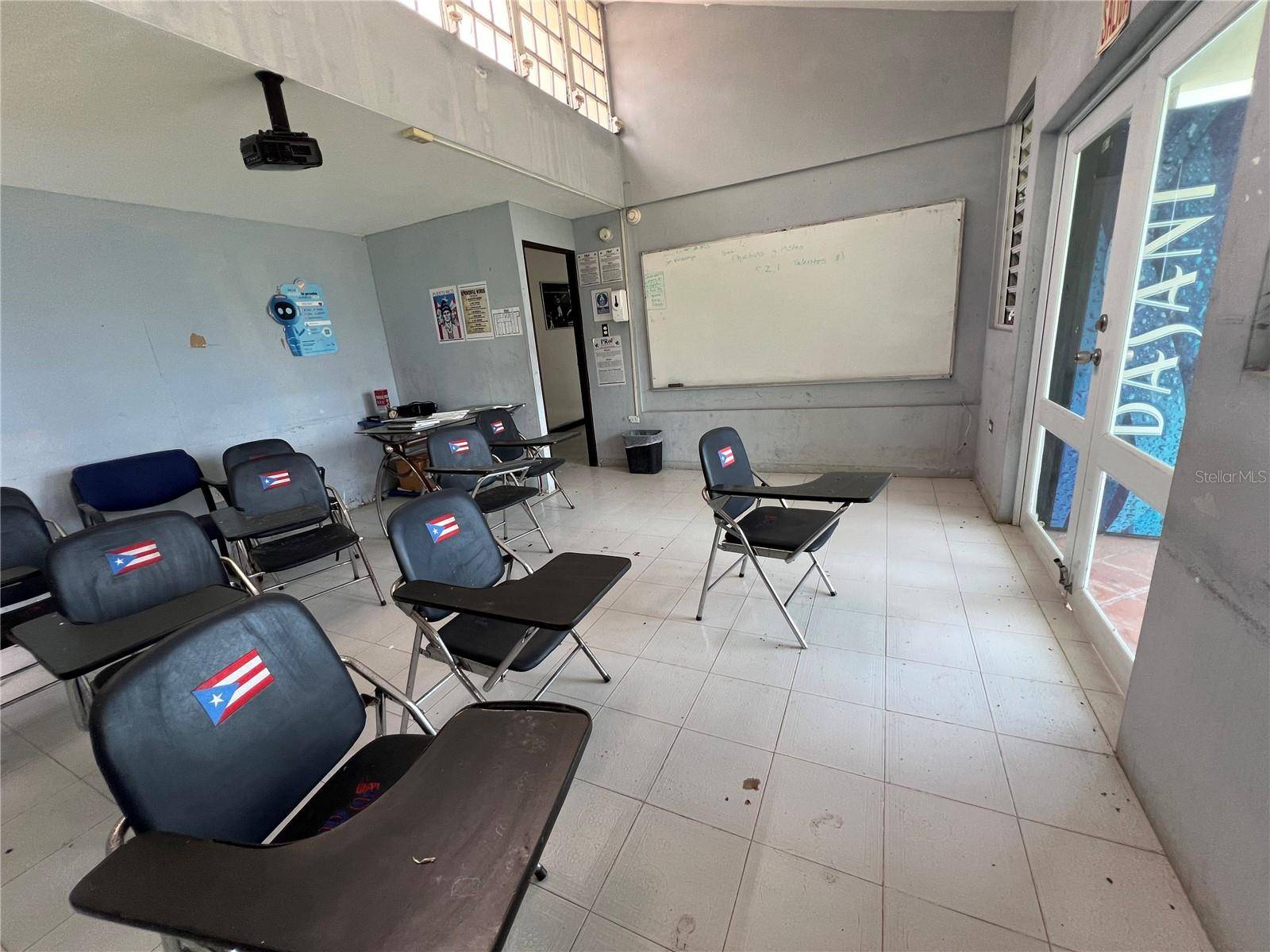 Marginal PR-52 BARRIO MONTELLANOS, SECTOR PEPE HOYOS, Cayey, PR 00737