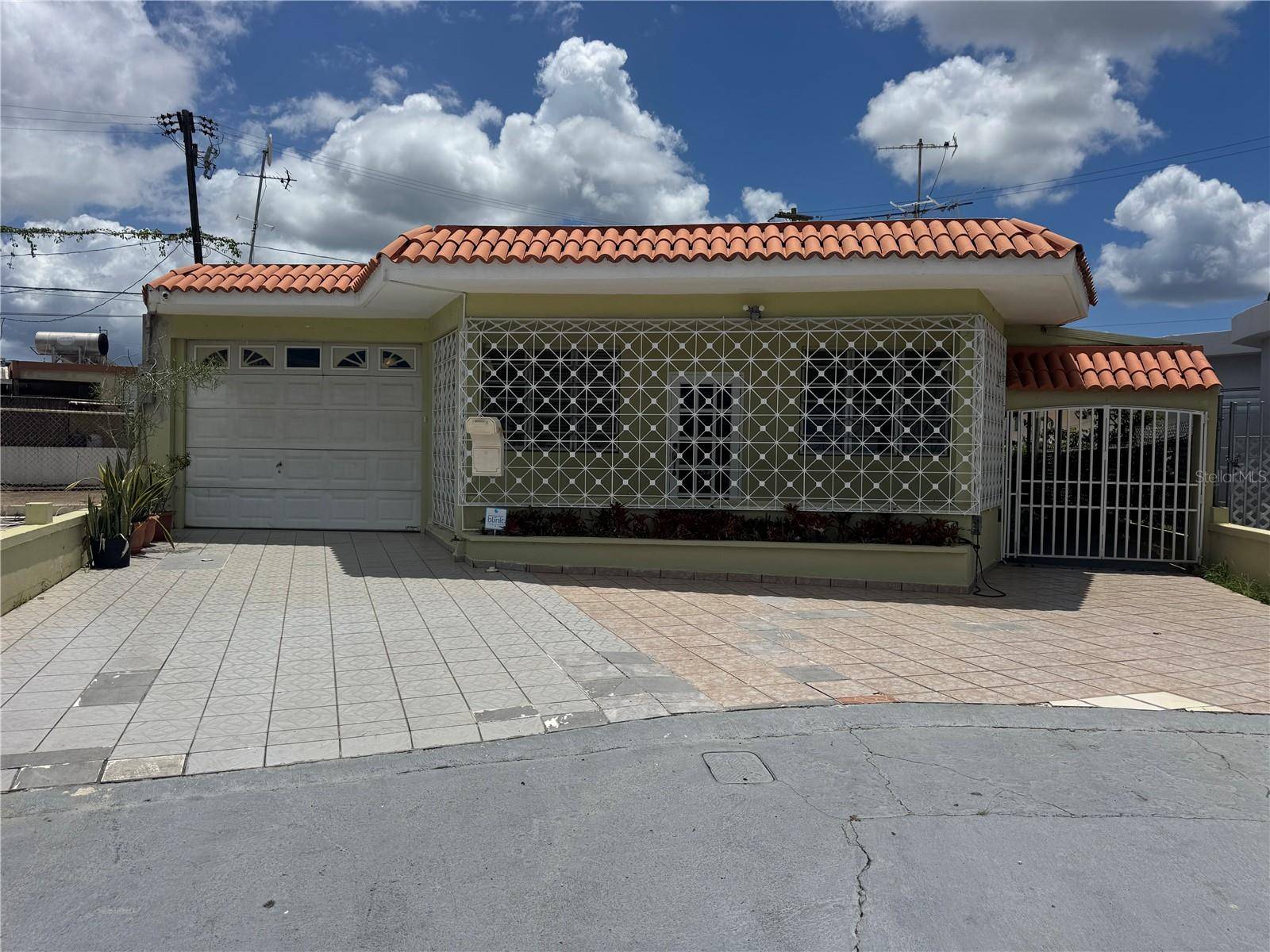 35 X COLOMBINA, Bayamon, PR 00956