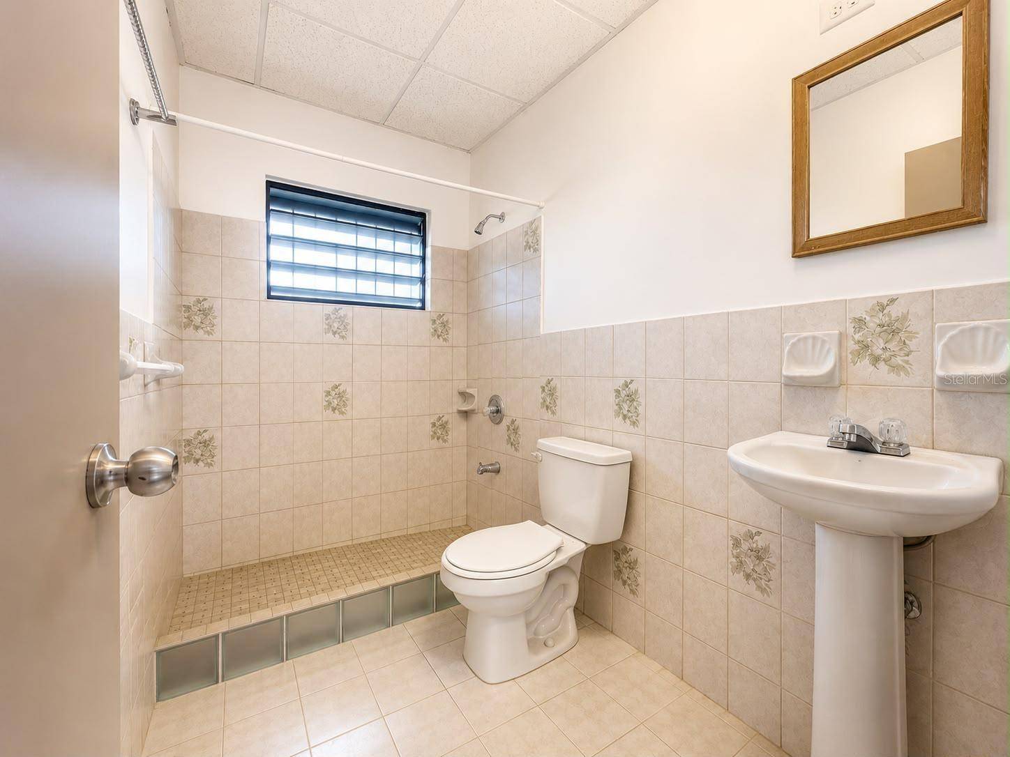 #1 ST. URB. VILLA ARRIETA 2ND FLOOR #C-51, Bayamon, PR 00957