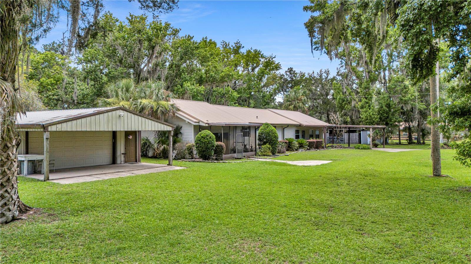 22308 BLUE CREEK LODGE RD, Astor, FL 32102