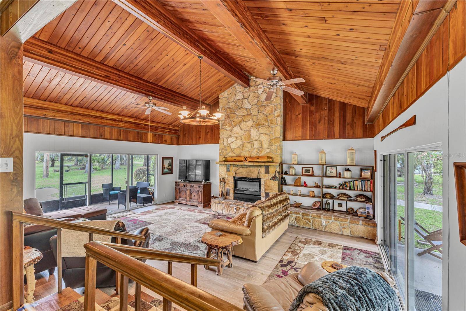 22308 BLUE CREEK LODGE RD, Astor, FL 32102