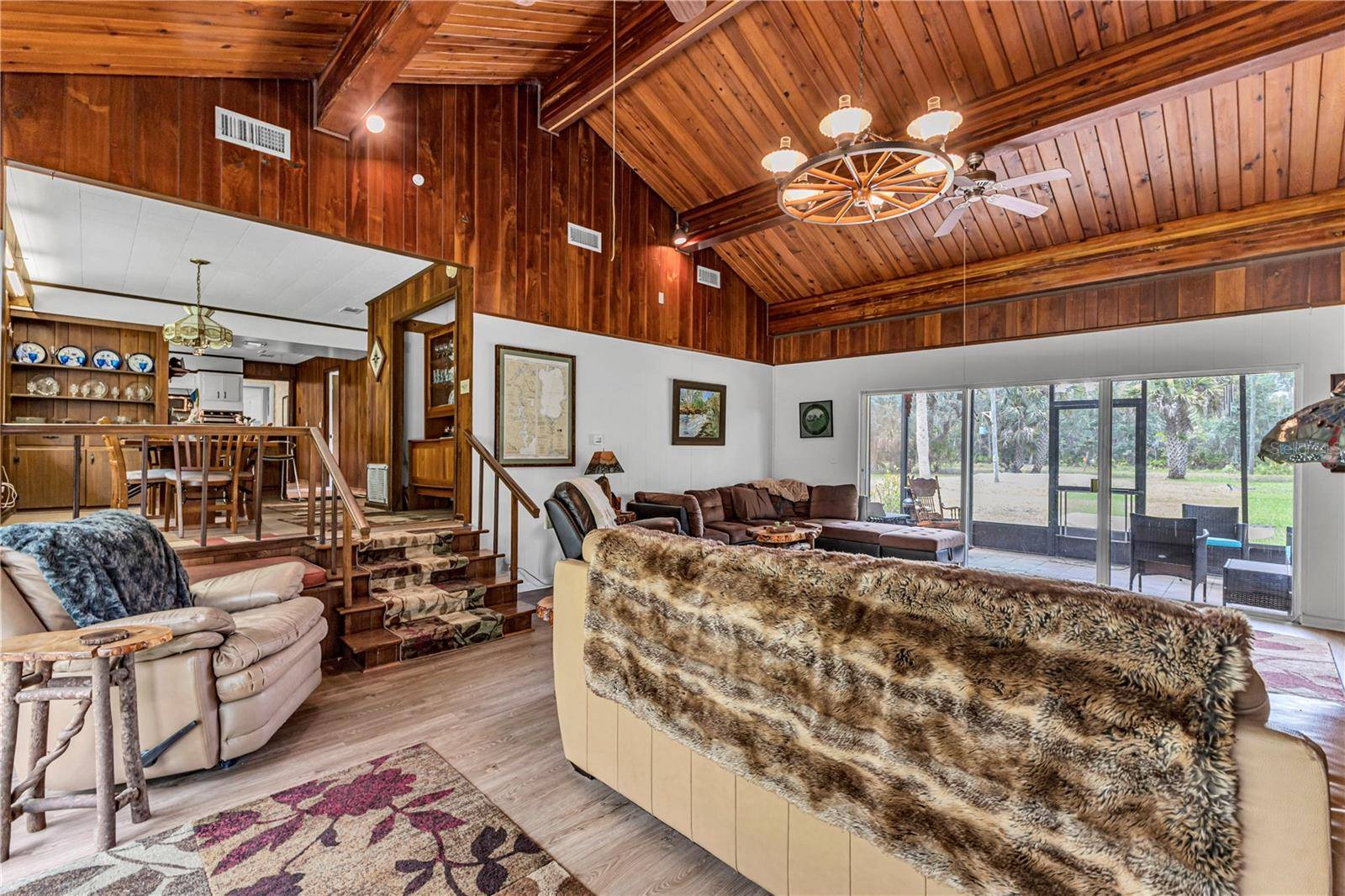 22308 BLUE CREEK LODGE RD, Astor, FL 32102