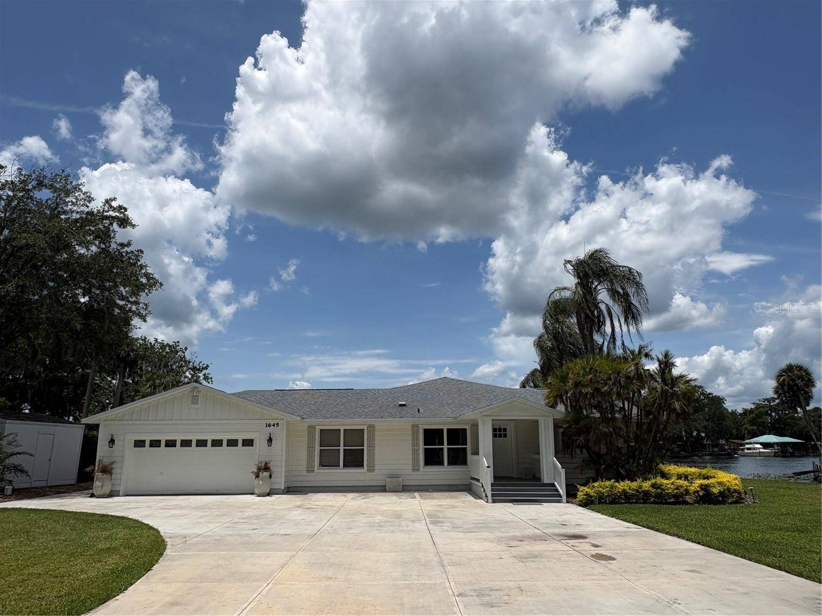 1645 SPRING GARDEN DR, Astor, FL 32102