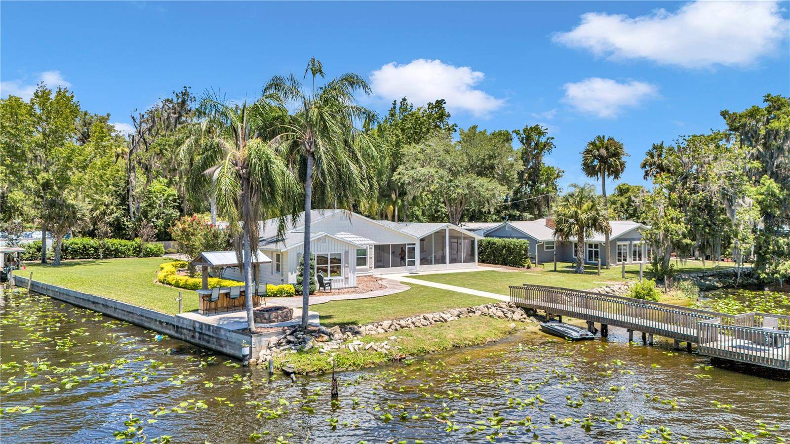 1645 SPRING GARDEN DR, Astor, FL 32102