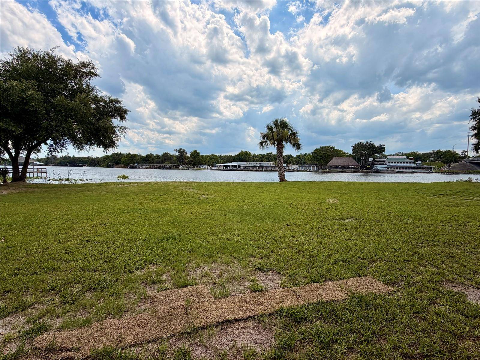 1570 RIVEREDGE CT, Astor, FL 32102