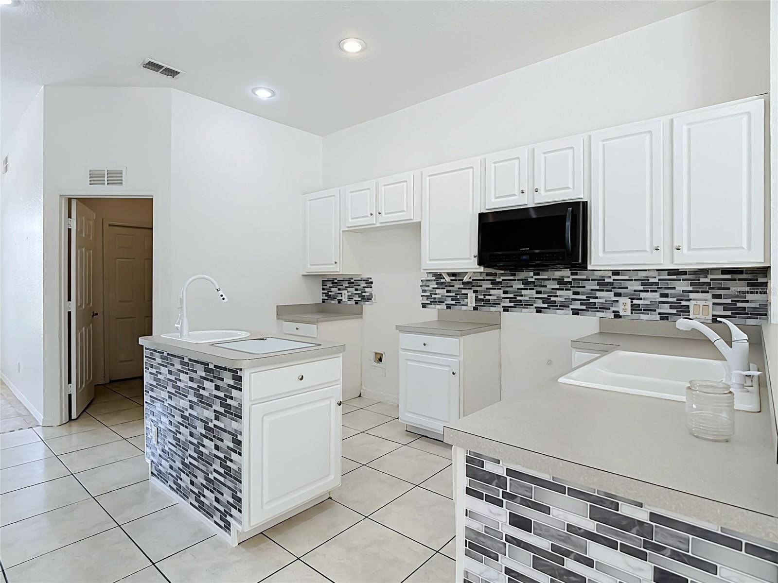 957 VIA BIANCA DR, Davenport, FL 33896