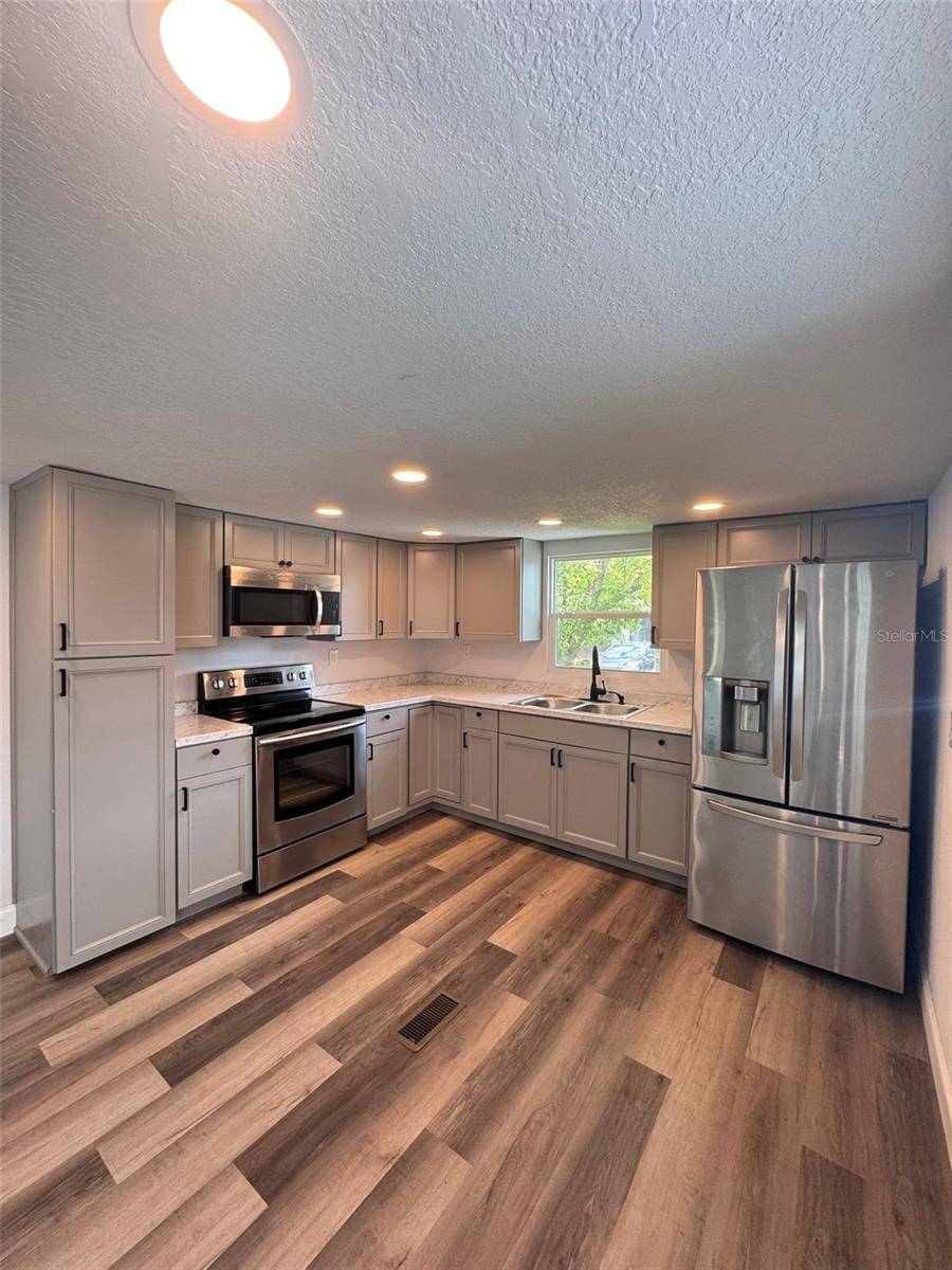 904 ROBINSON AVE, St Cloud, FL 34769