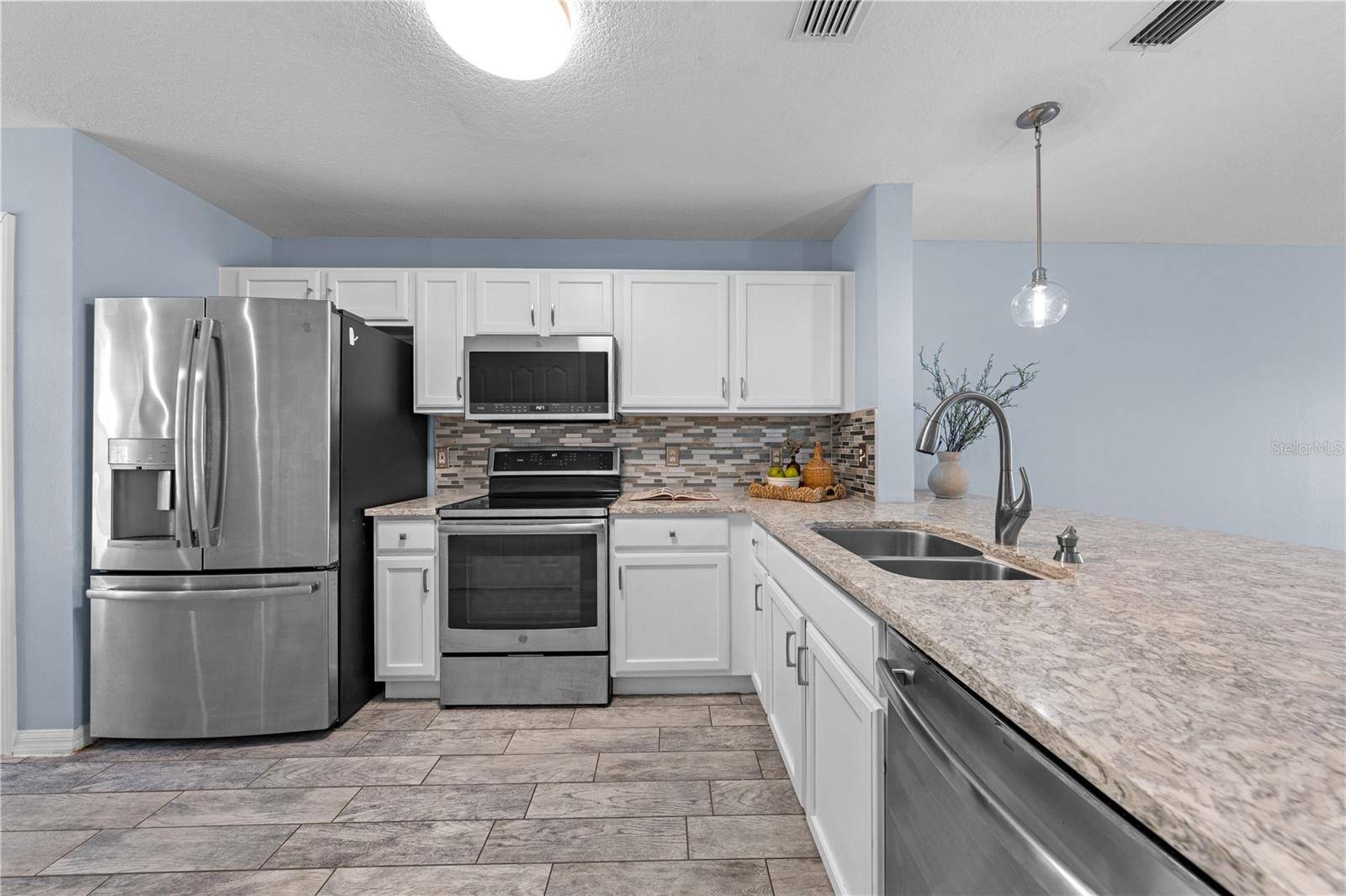 2705 EMERALD LAKE CT #2705, Kissimmee, FL 34744