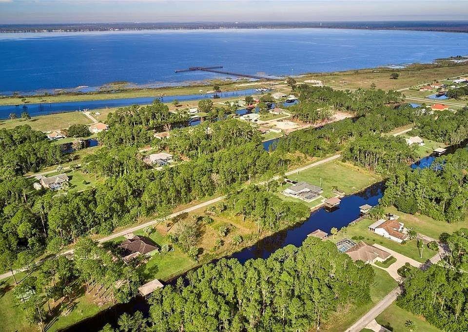 502 CAMELLIA DR, Indian Lake Estates, FL 33855