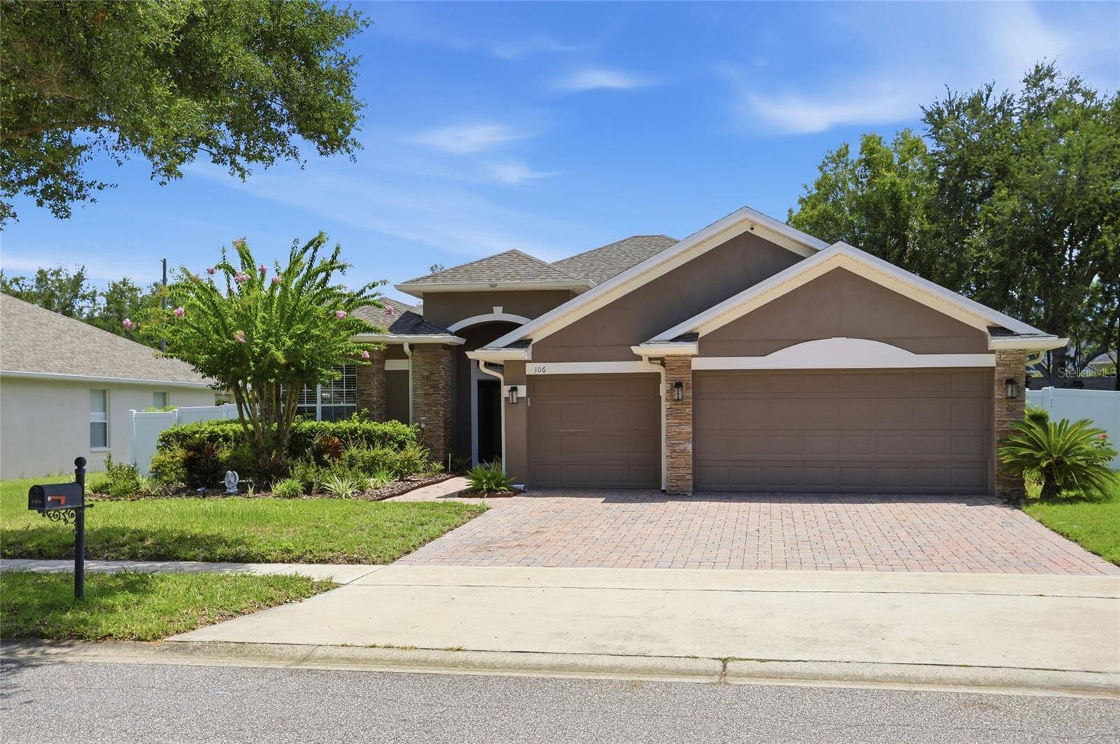 106 ALEXANDRIA PLACE DR, Apopka, FL 32712