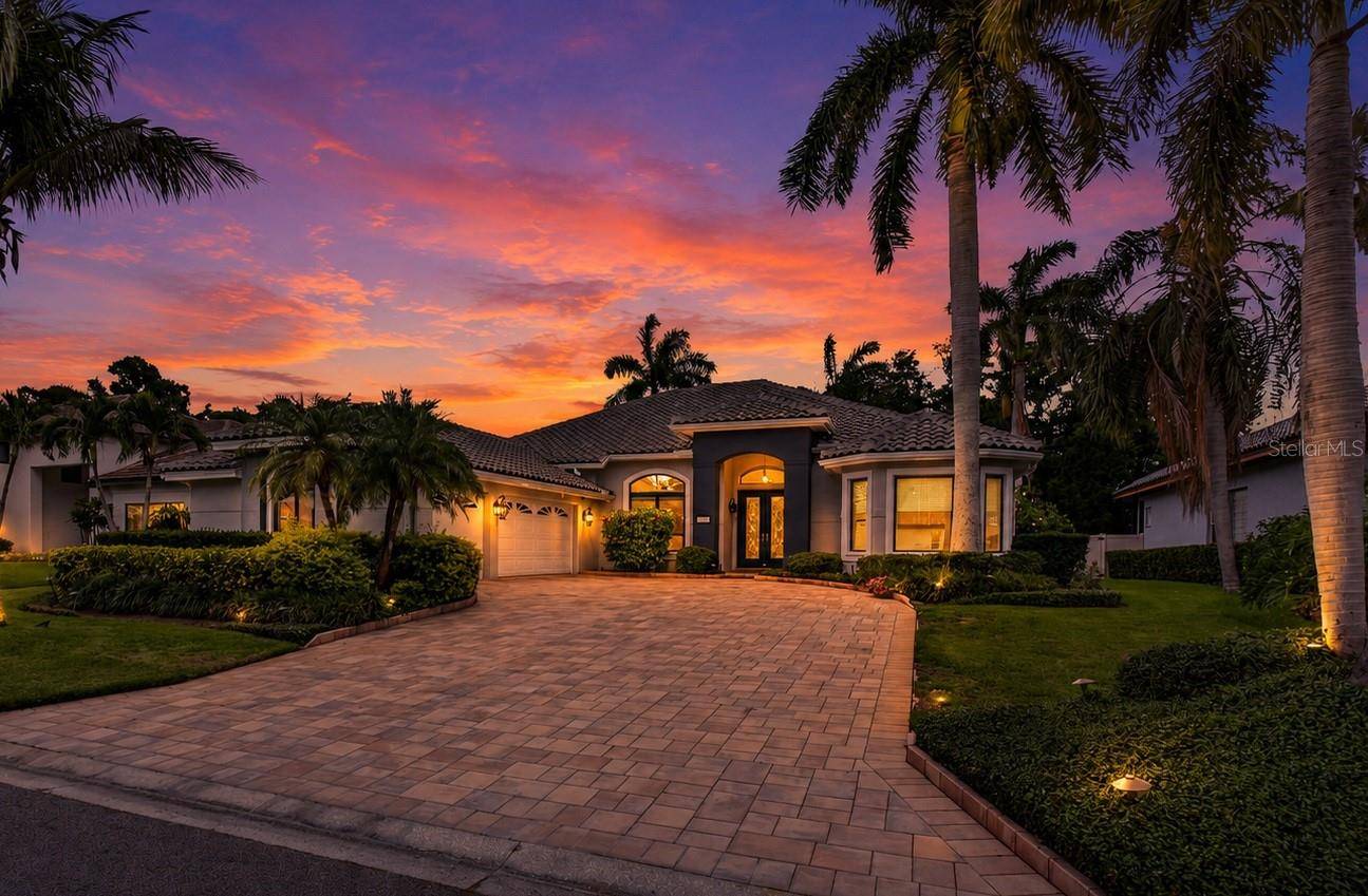 820 SAND PINE DR NE, St Petersburg, FL 33703