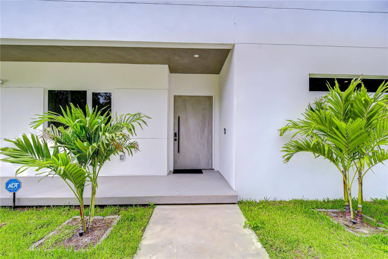 6805 NEW YORK DR, Tampa, FL 33619