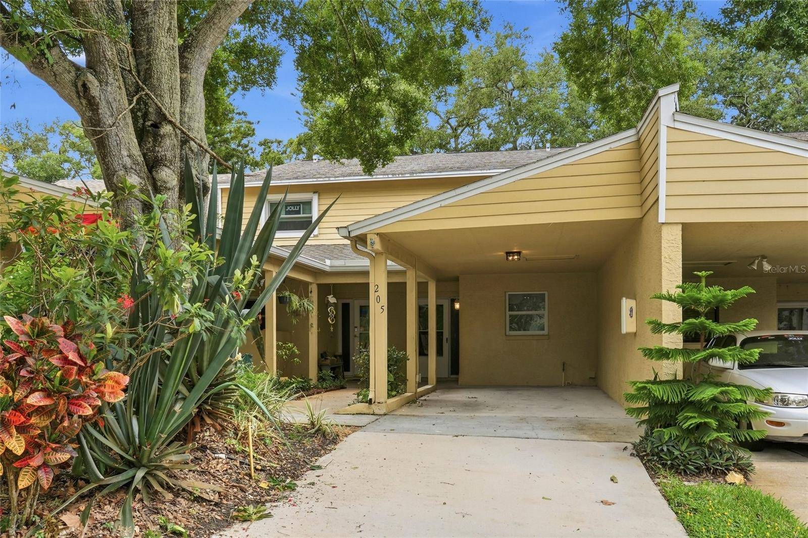 205 SOMERSET LN, Palm Harbor, FL 34684
