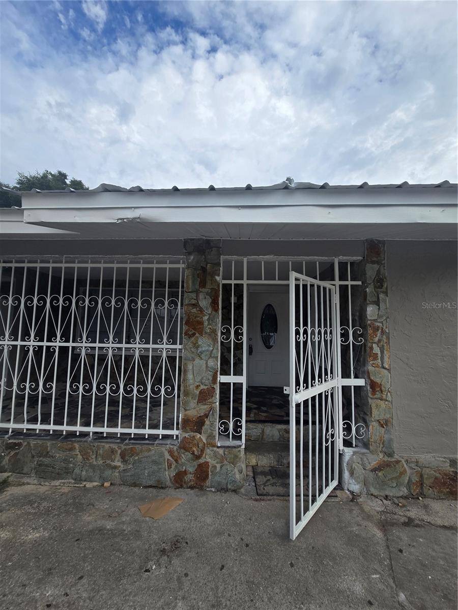 3905 E OSBORNE AVE, Tampa, FL 33610