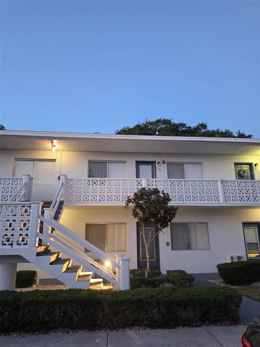 8221 112TH ST #209, Seminole, FL 33772