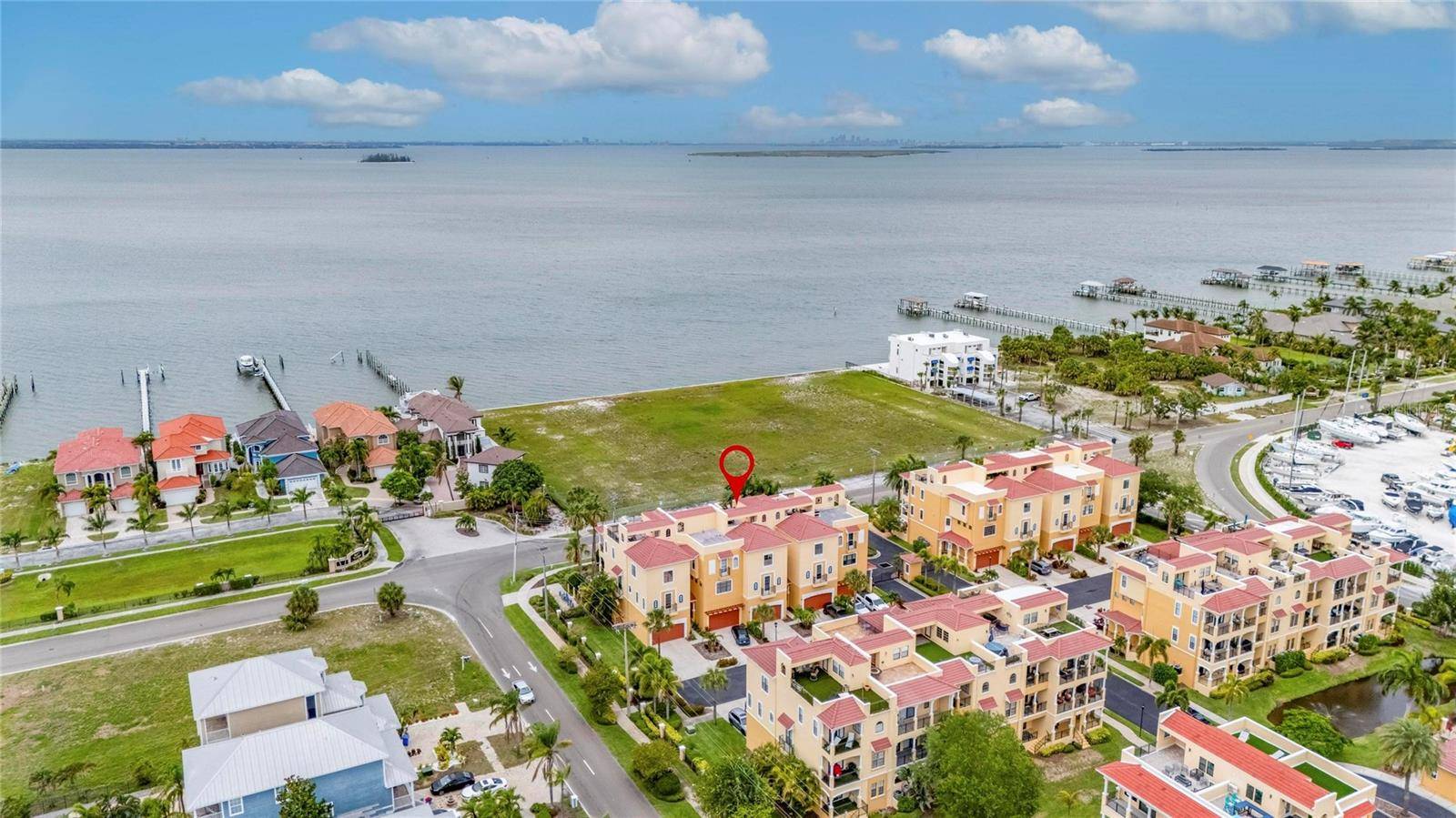 6408 MAYRA SHORES LN, Apollo Beach, FL 33572