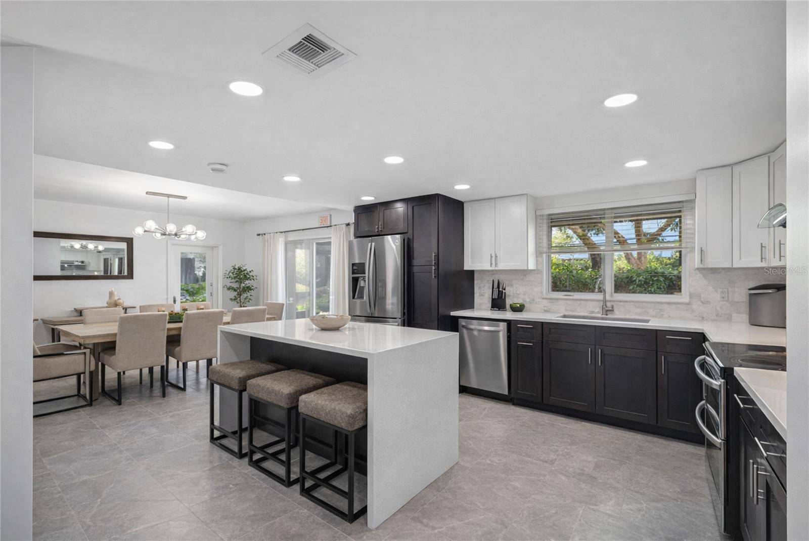 10852 131ST ST N, Largo, FL 33774