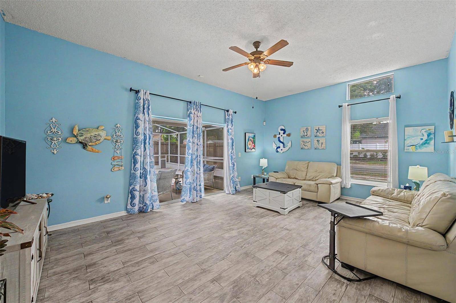 655 SAND RIDGE DR, Valrico, FL 33594