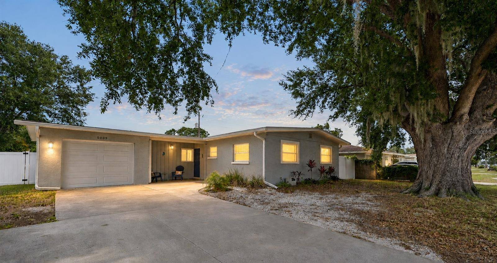 5005 BEE RIDGE RD, Sarasota, FL 34233