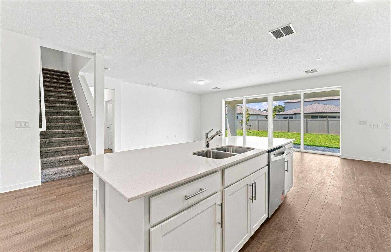 6657 ASBURY BARNES LN, Wesley Chapel, FL 33545