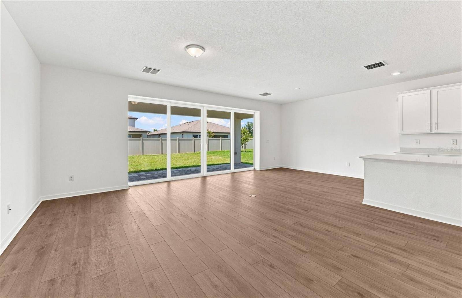 6657 ASBURY BARNES LN, Wesley Chapel, FL 33545