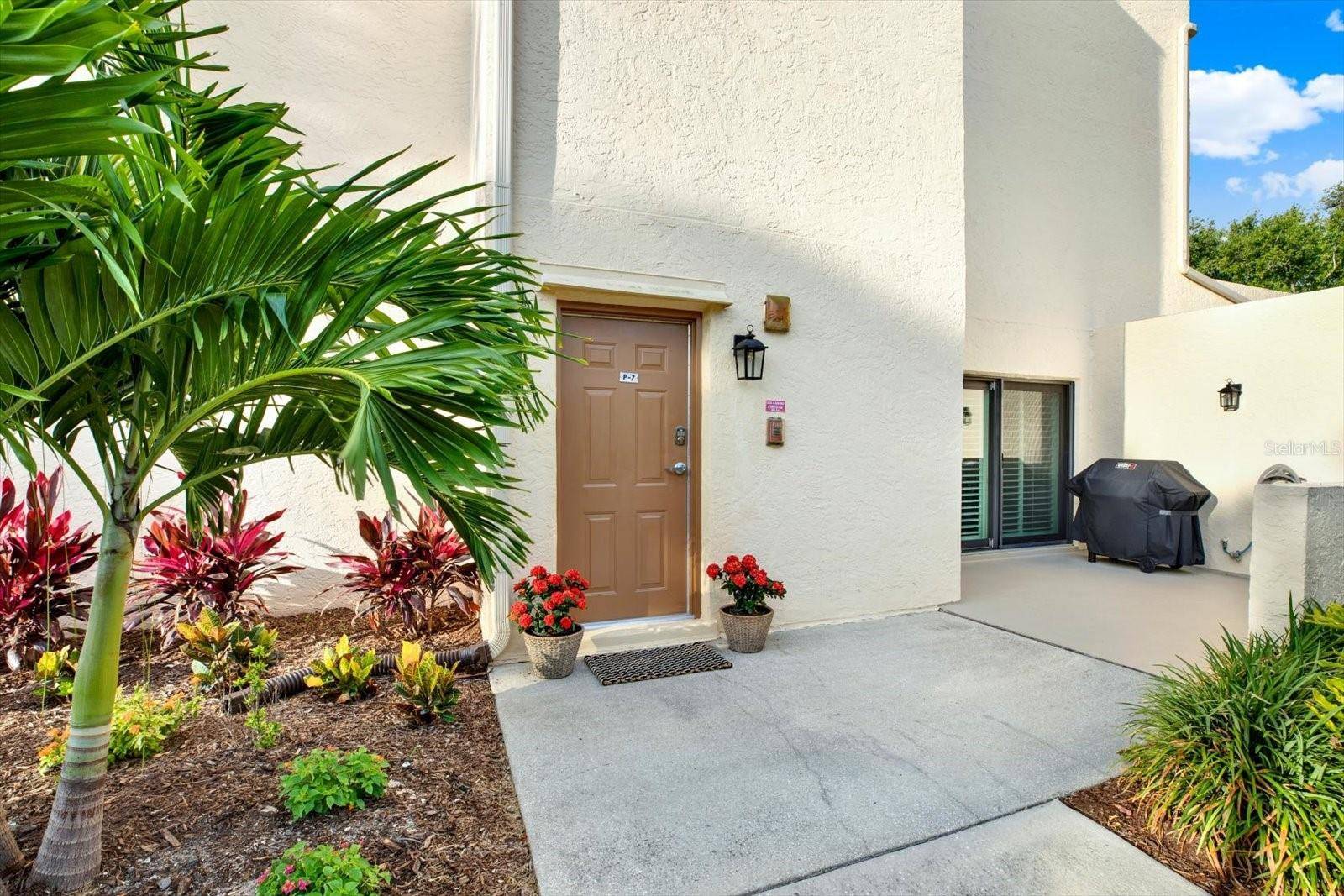 7530 SUNSHINE SKYWAY LN S #P7, St Petersburg, FL 33711