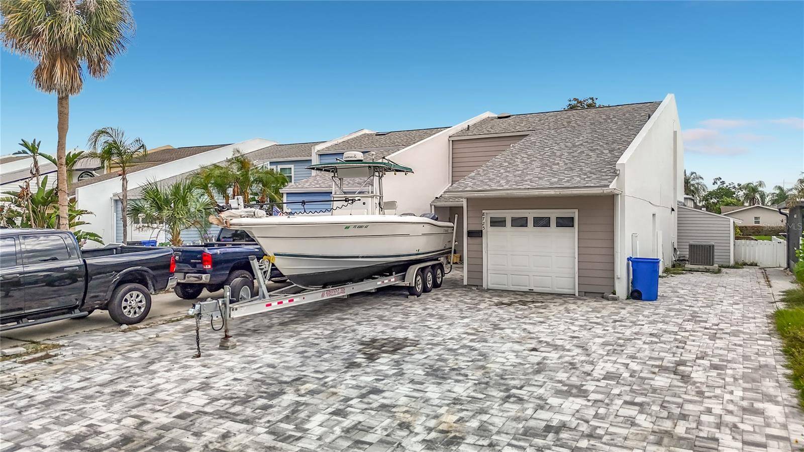 8725 BAY POINTE DR, Tampa, FL 33615