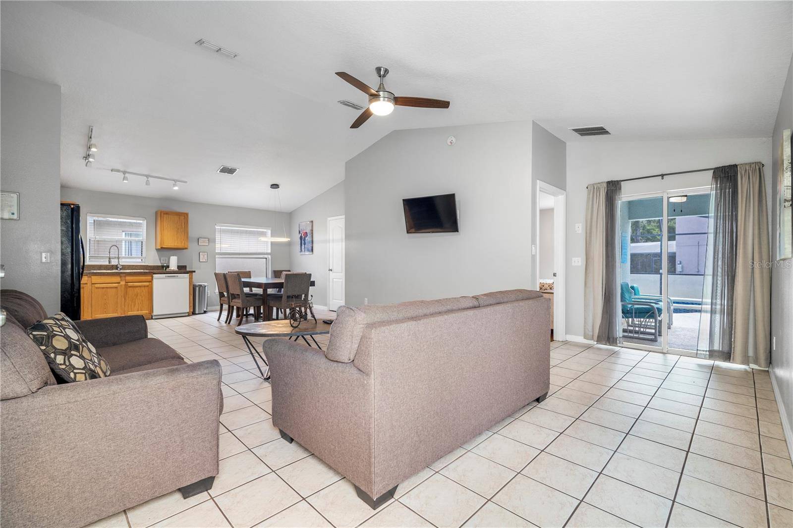 126 SUNDOWN CT, Davenport, FL 33896