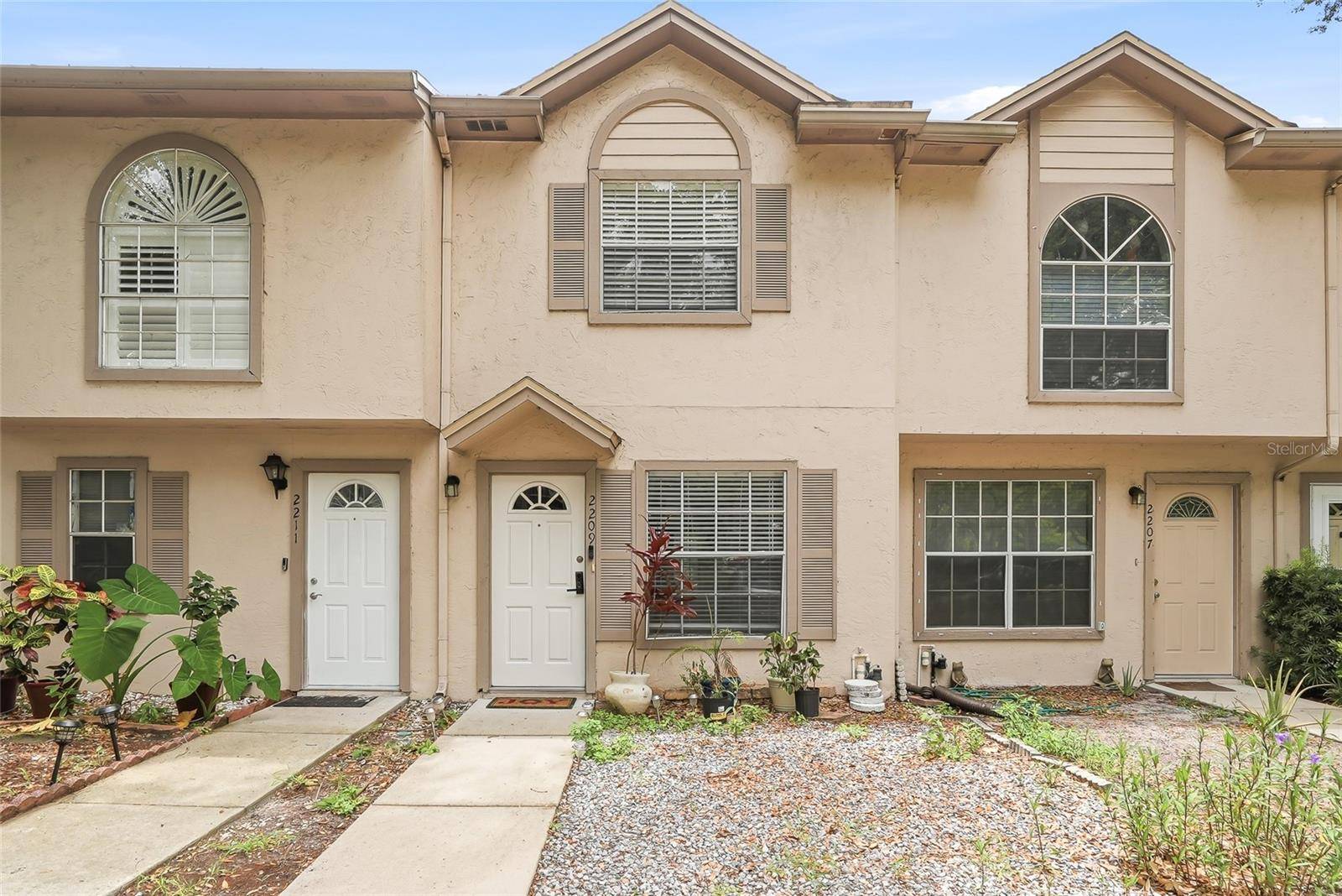2209 FLETCHERS POINT CIR, Tampa, FL 33613