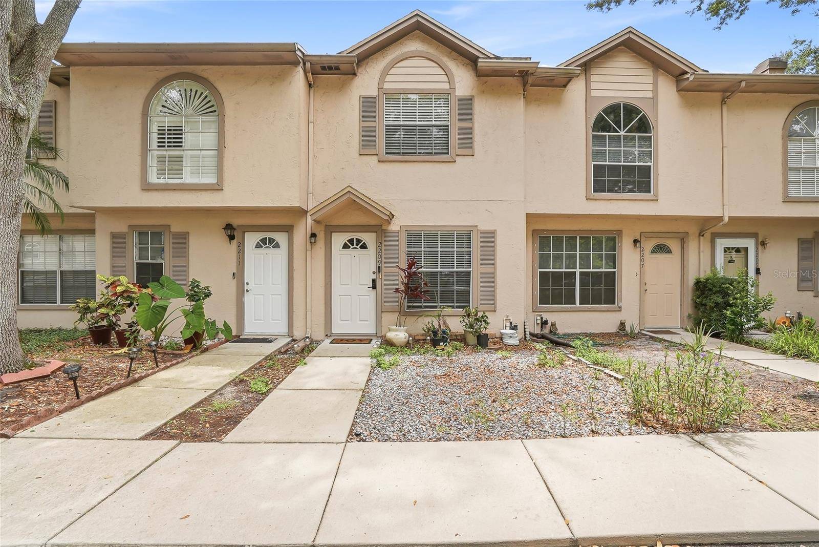 2209 FLETCHERS POINT CIR, Tampa, FL 33613