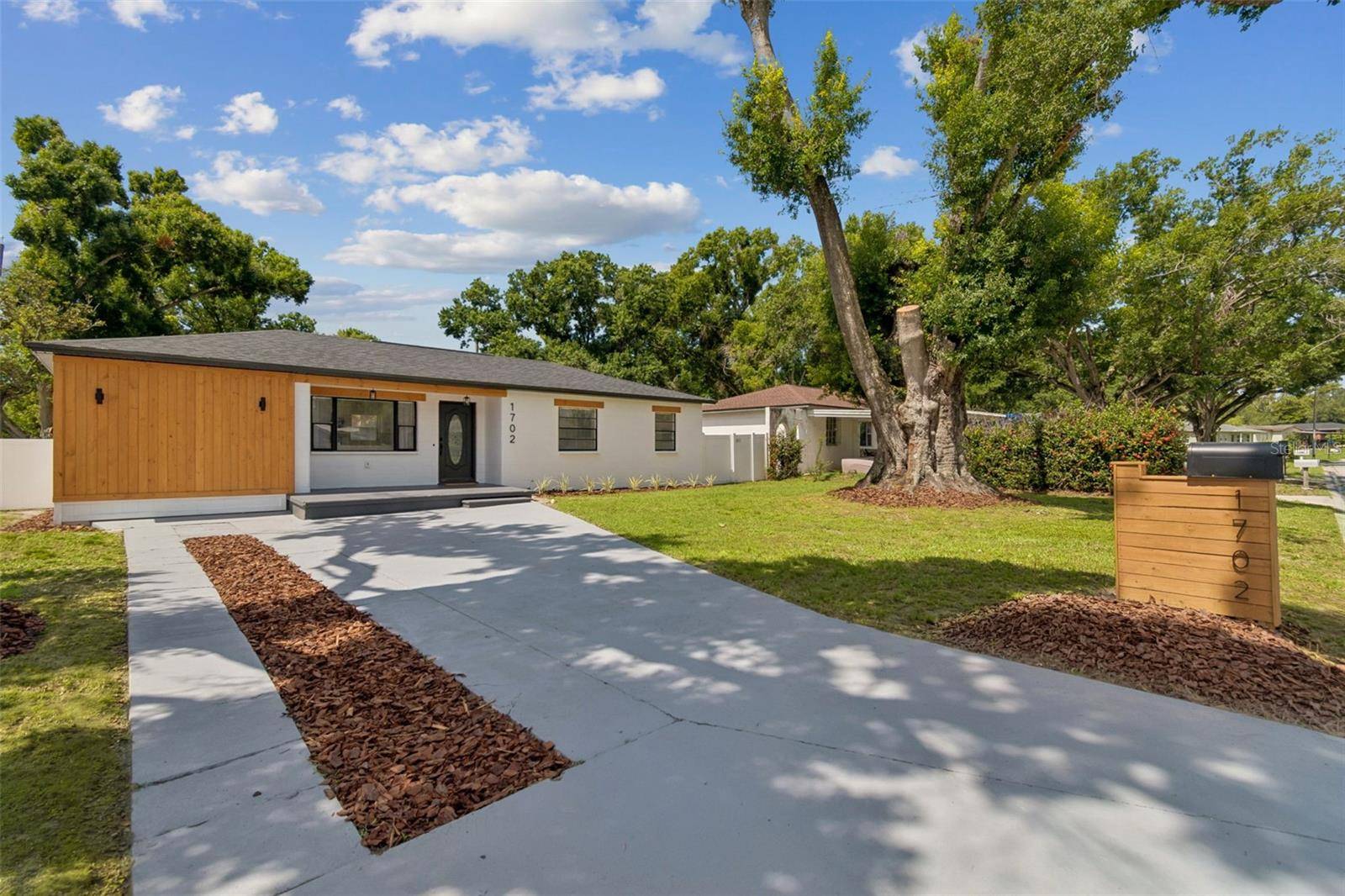 1702 W JOHNSTON AVE, Tampa, FL 33603