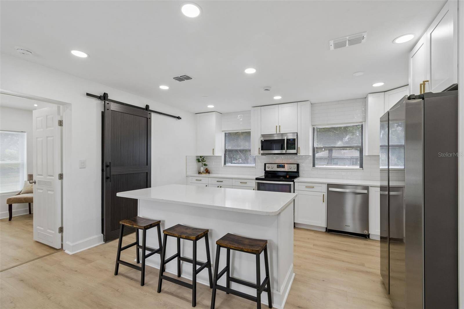 1702 W JOHNSTON AVE, Tampa, FL 33603