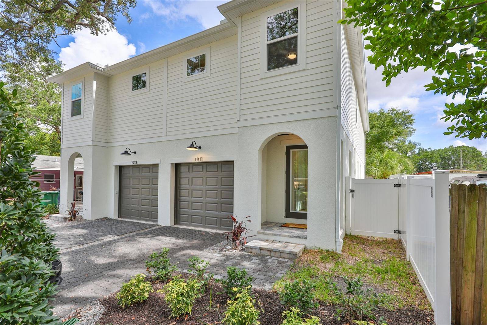 1911 W BEACH ST, Tampa, FL 33607