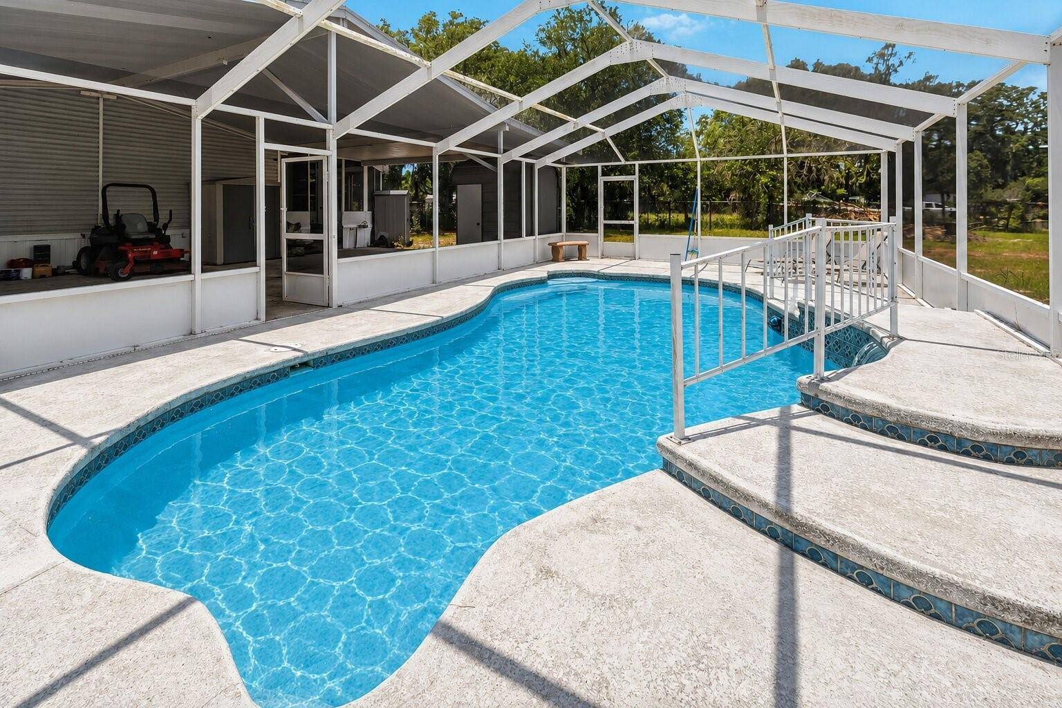 12104 WOODSIDE DR, Riverview, FL 33579