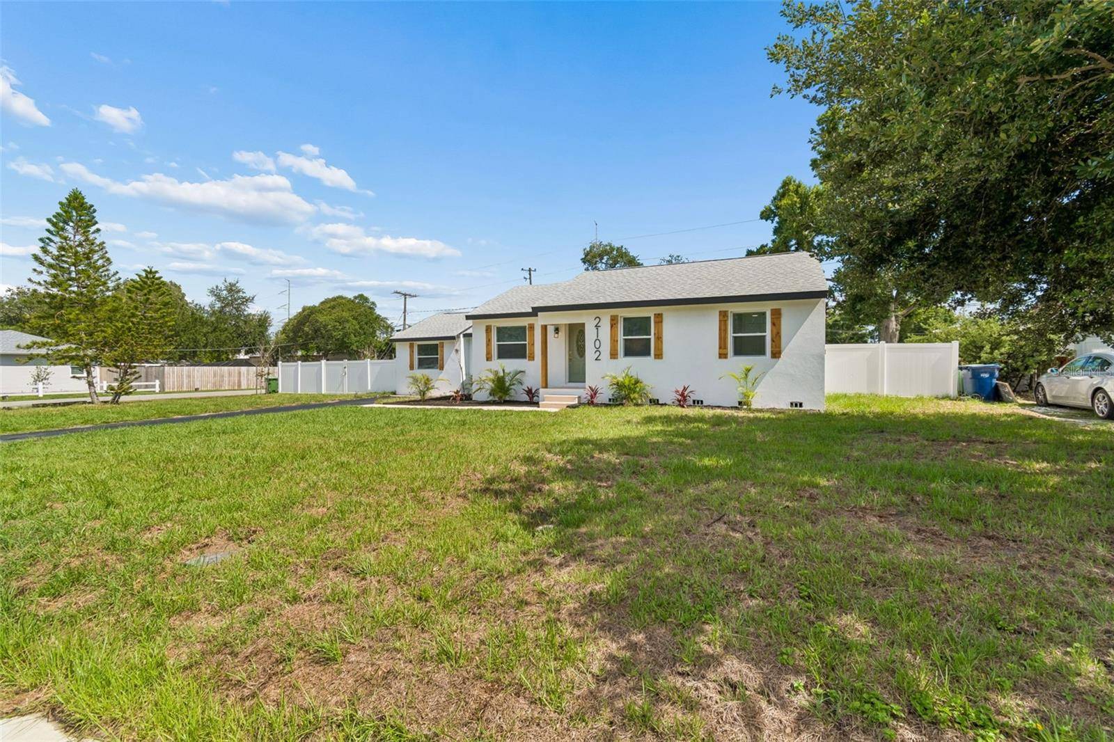 2102 W FERRIS AVE, Tampa, FL 33603