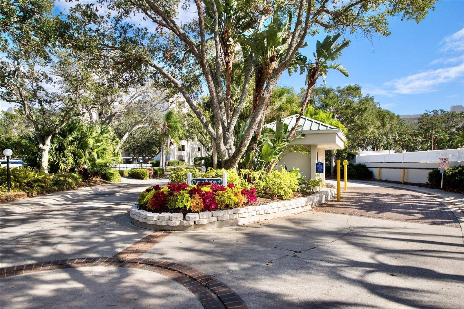 1324 PASADENA AVE S #204, South Pasadena, FL 33707