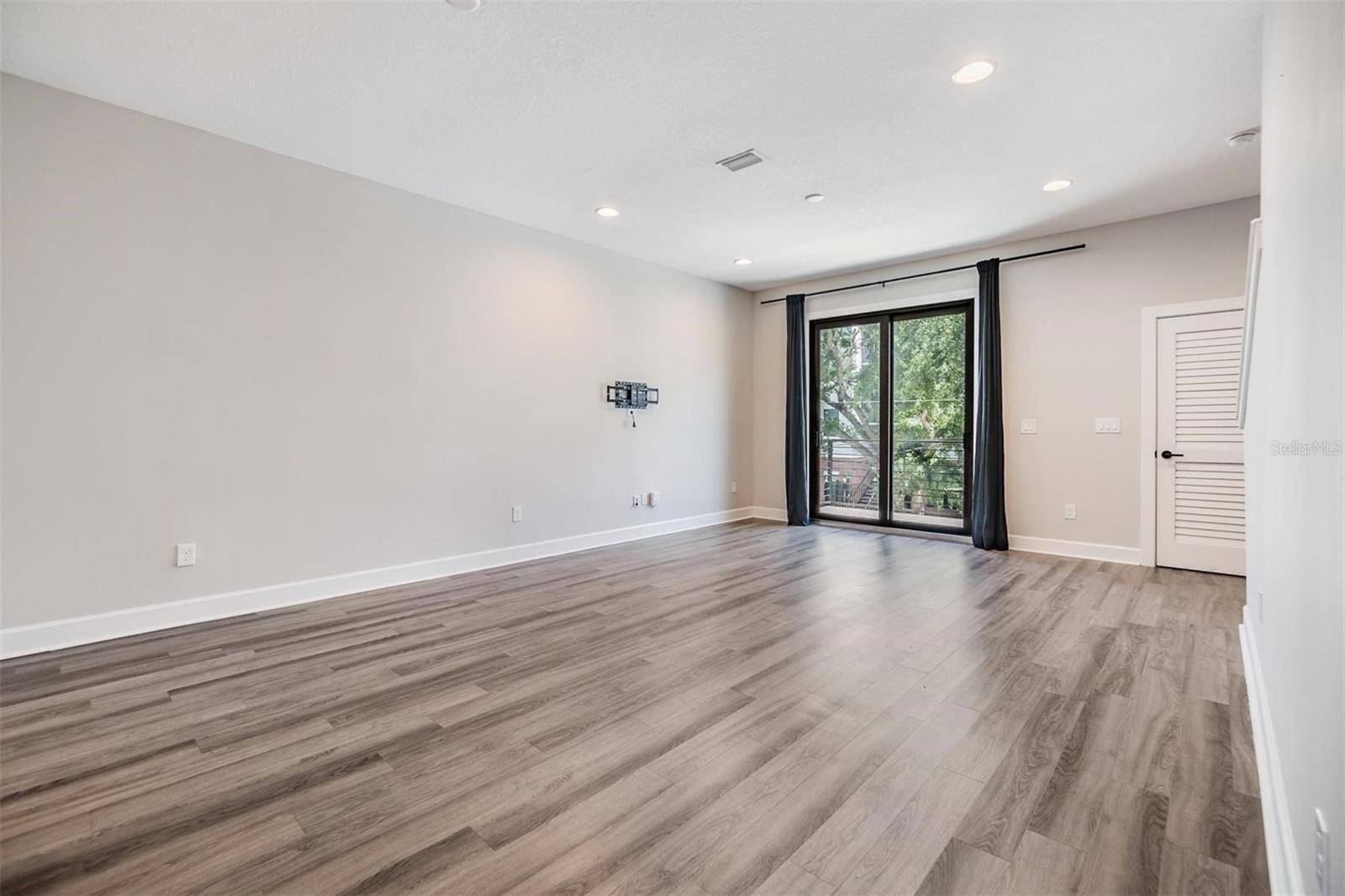 1302 W CARMEN ST #1, Tampa, FL 33606
