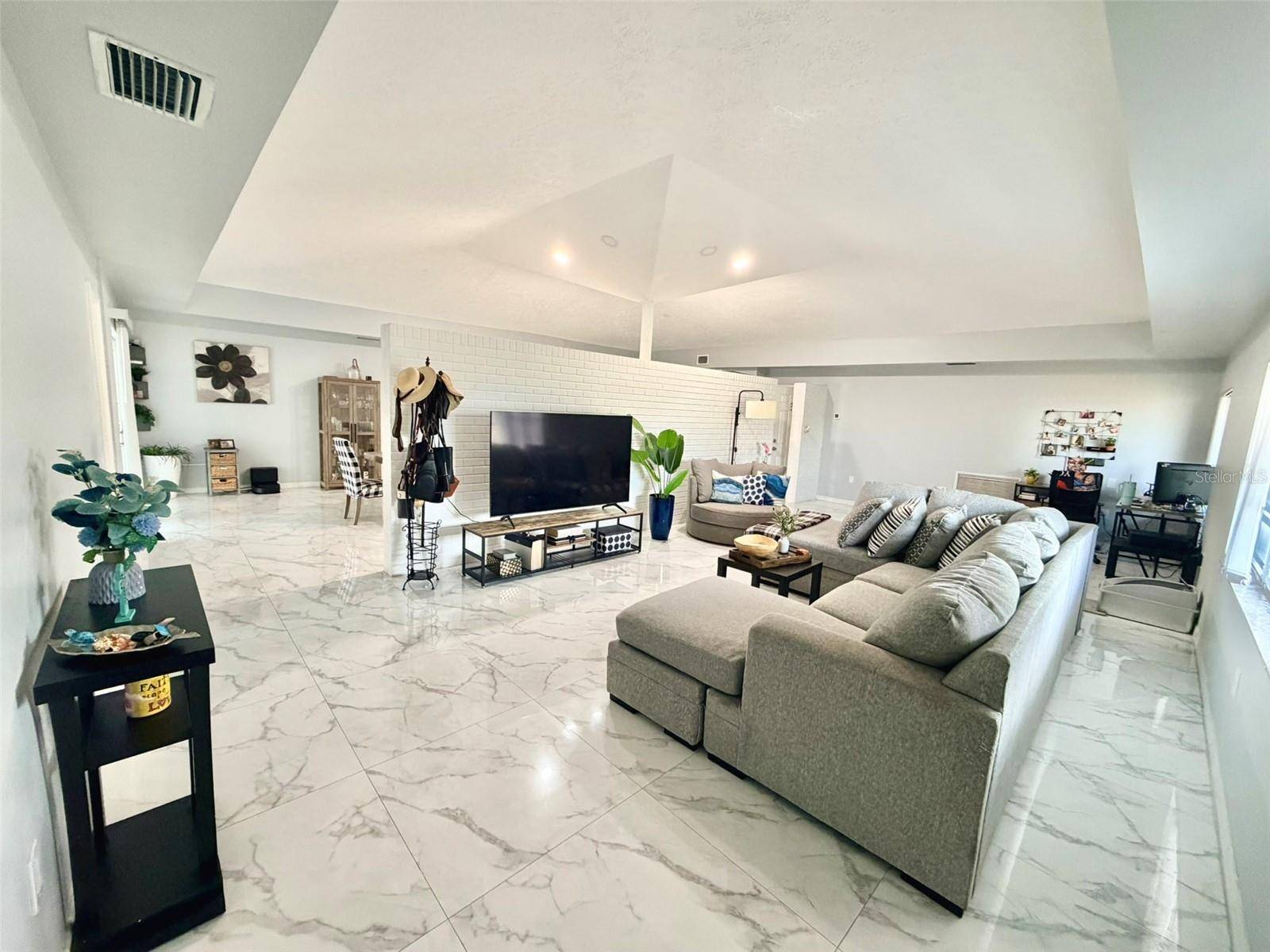 6004 MEMORIAL HWY, Tampa, FL 33615