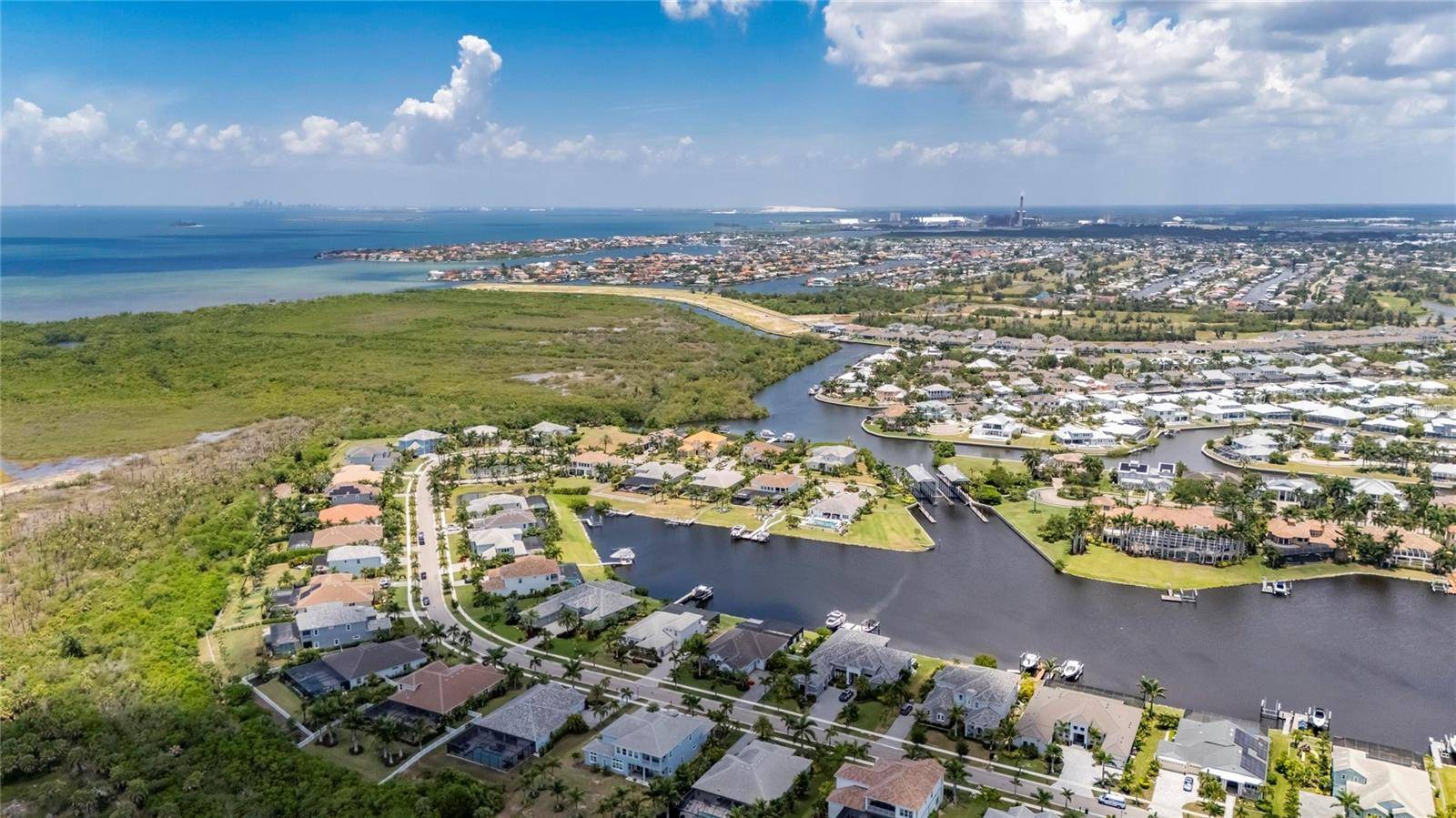 825 MANNS HARBOR DR, Apollo Beach, FL 33572