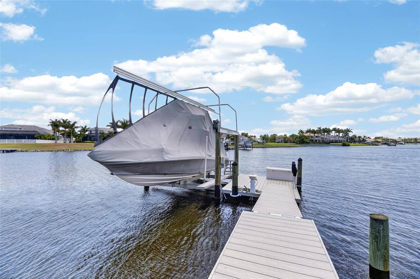 825 MANNS HARBOR DR, Apollo Beach, FL 33572