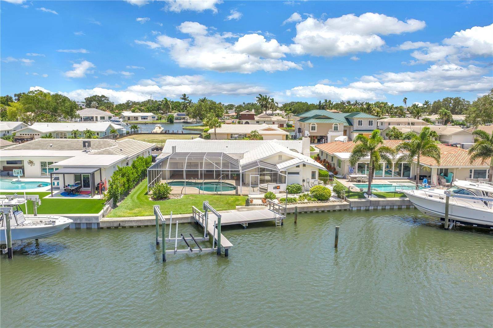 2067 MASSACHUSETTS AVE NE, St Petersburg, FL 33703