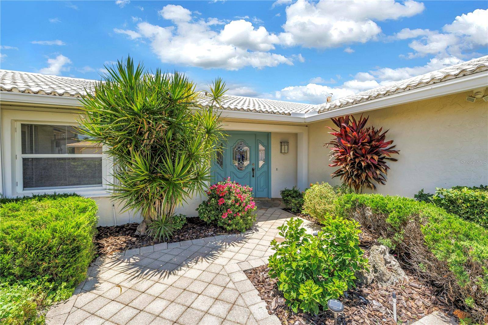 2067 MASSACHUSETTS AVE NE, St Petersburg, FL 33703