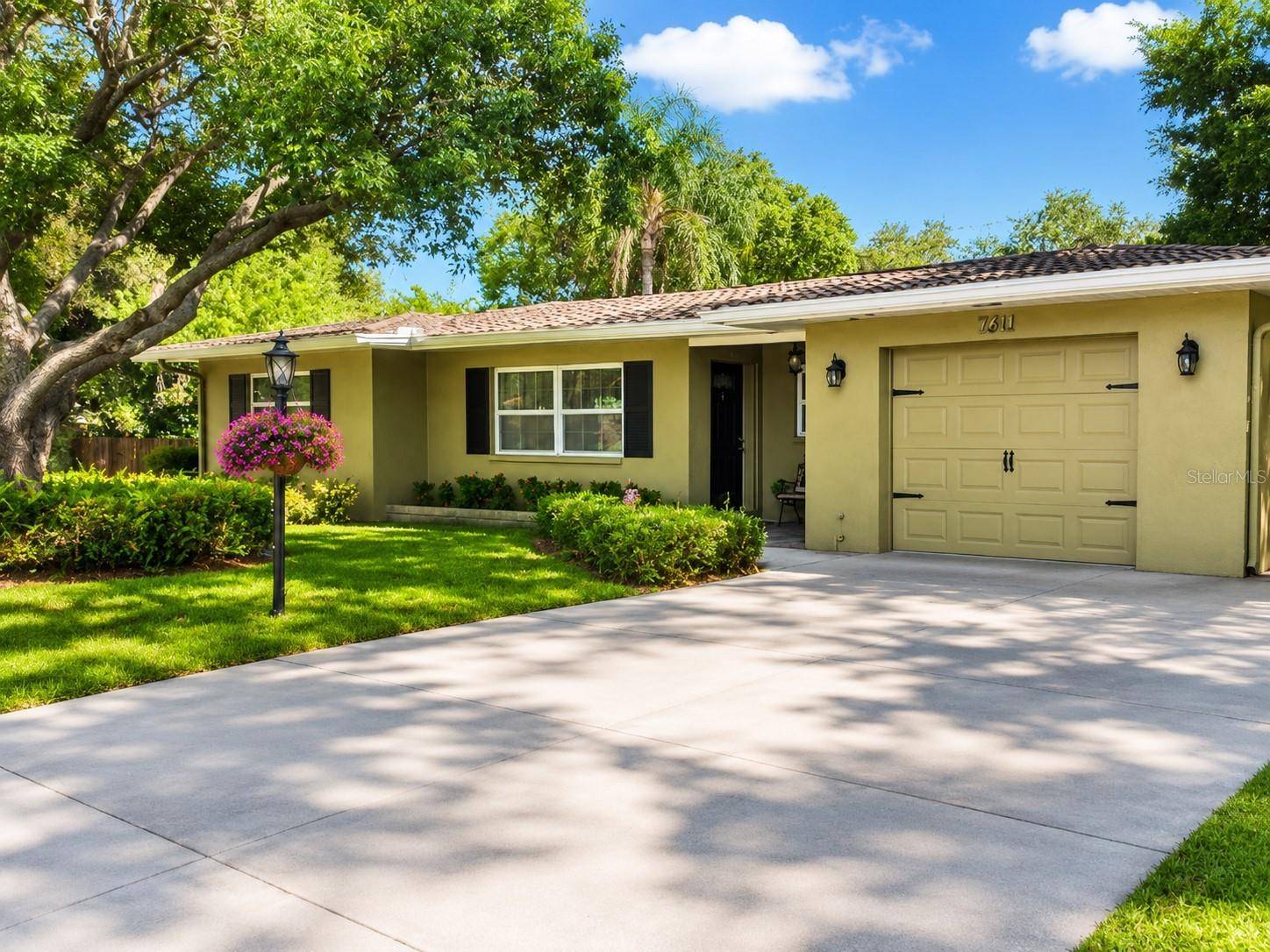1637 WHITEWOOD DR, Clearwater, FL 33756
