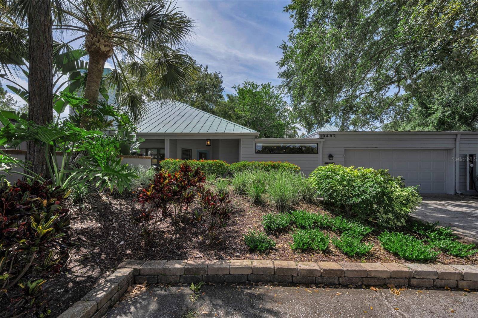 10497 LONGWOOD DR, Seminole, FL 33777