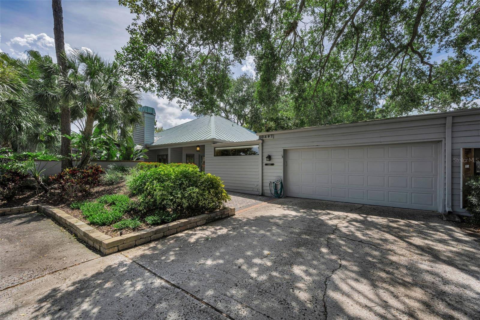 10497 LONGWOOD DR, Seminole, FL 33777